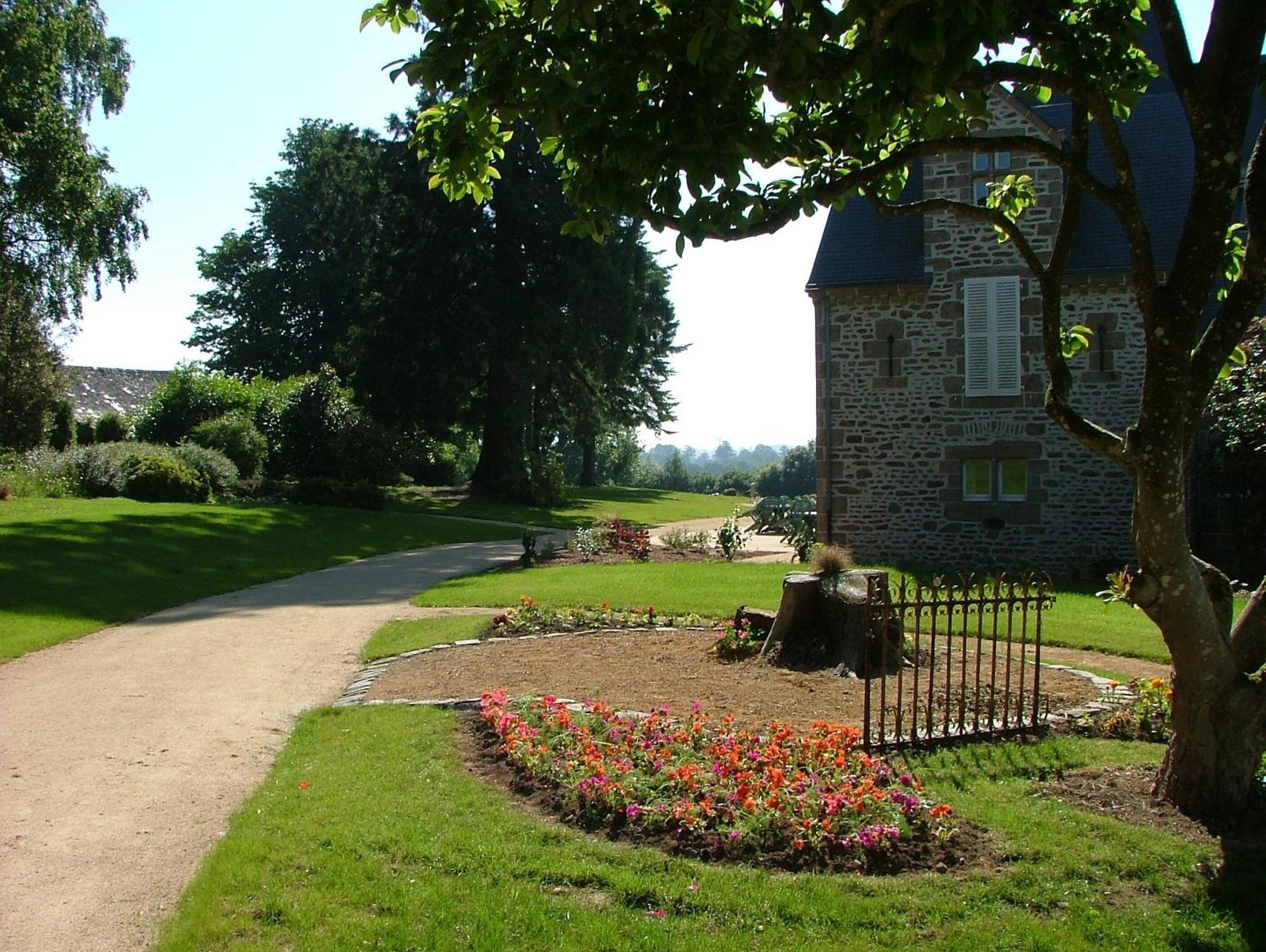 Chateau Du Bourg Saint-Denis-de-Gastines Экстерьер фото