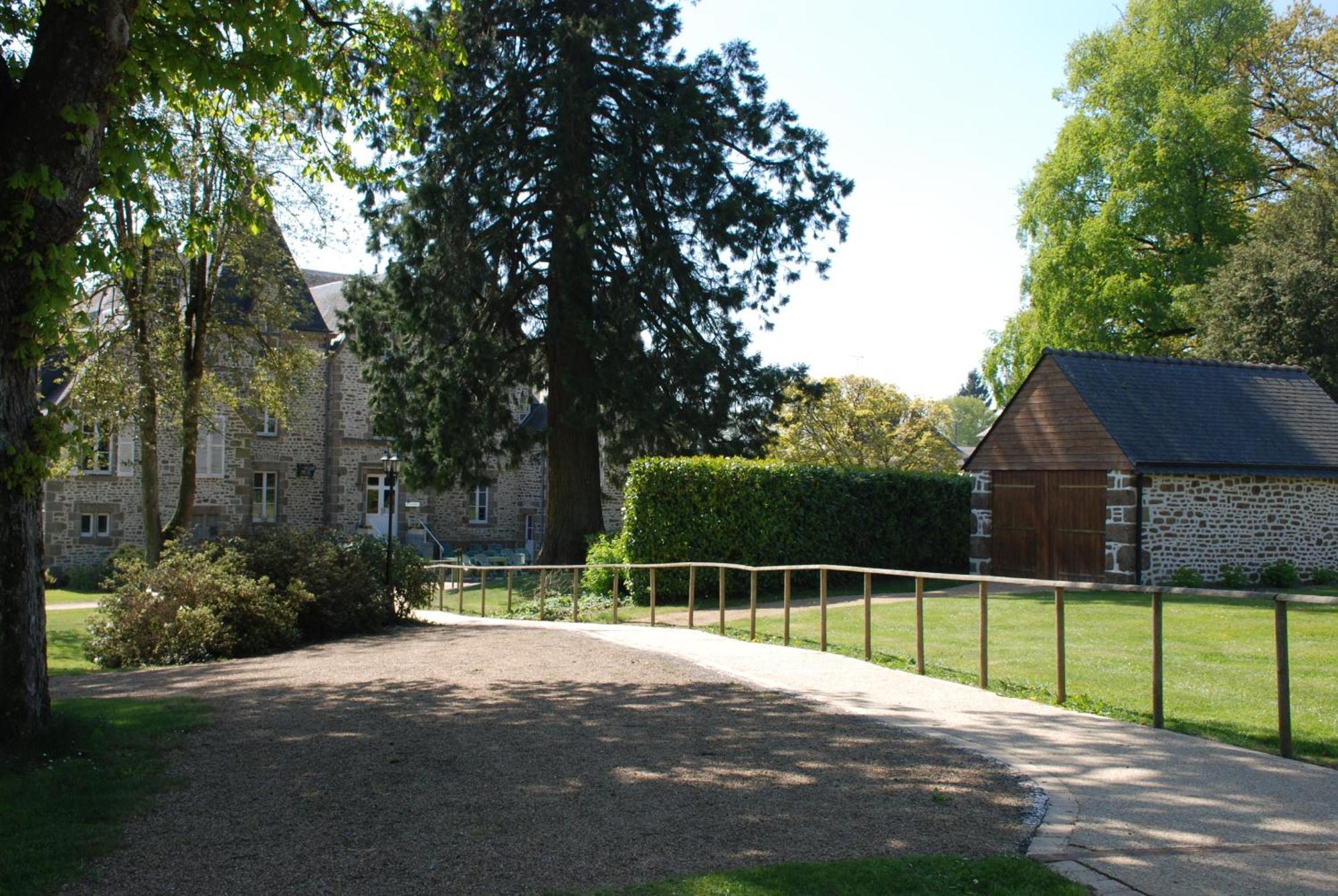 Chateau Du Bourg Saint-Denis-de-Gastines Экстерьер фото