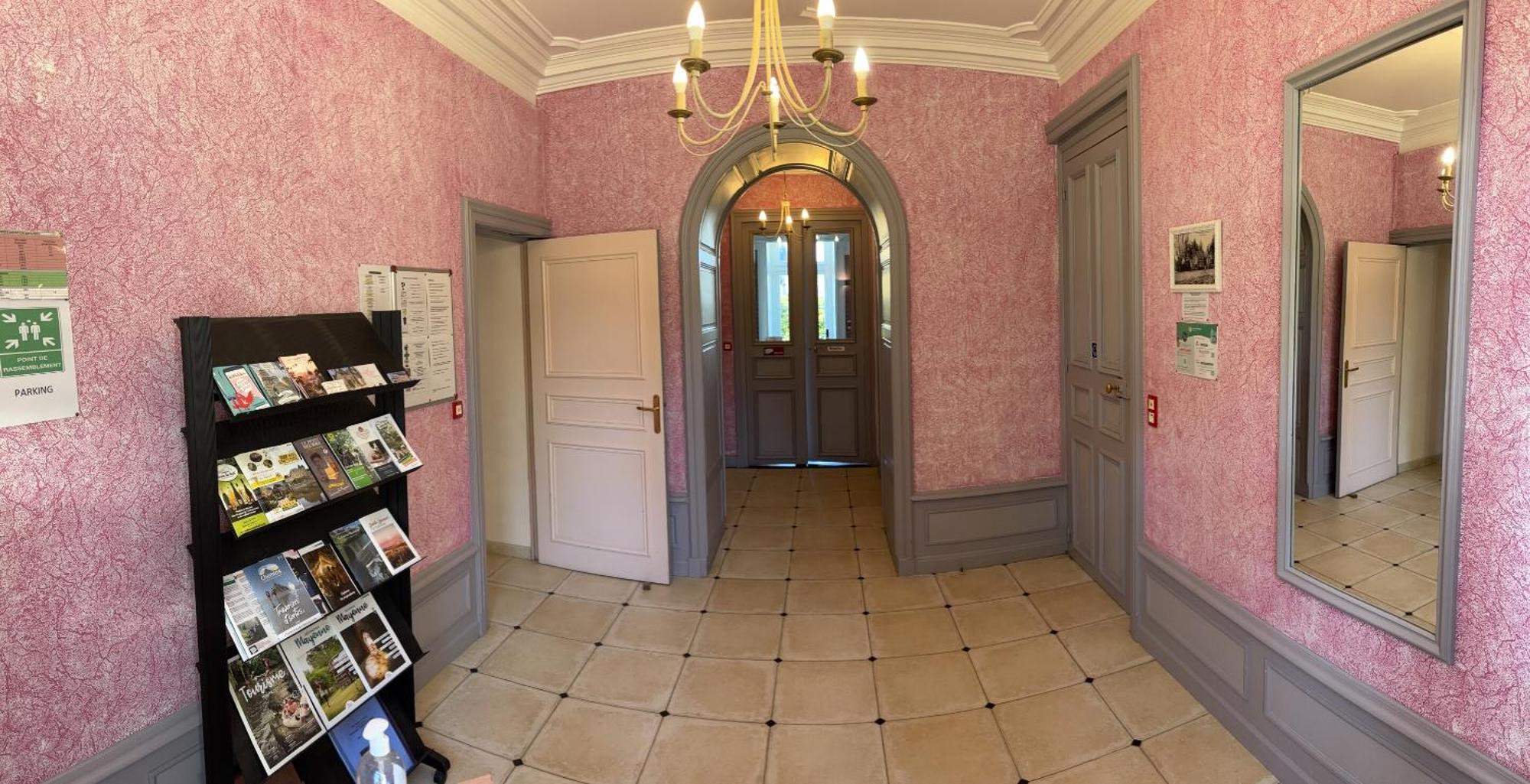 Chateau Du Bourg Saint-Denis-de-Gastines Экстерьер фото